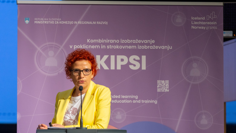 Predavanje dr. Danijele Makovec Radovan: Kombinirano izobraževanje med tehnologijo in pedagogiko