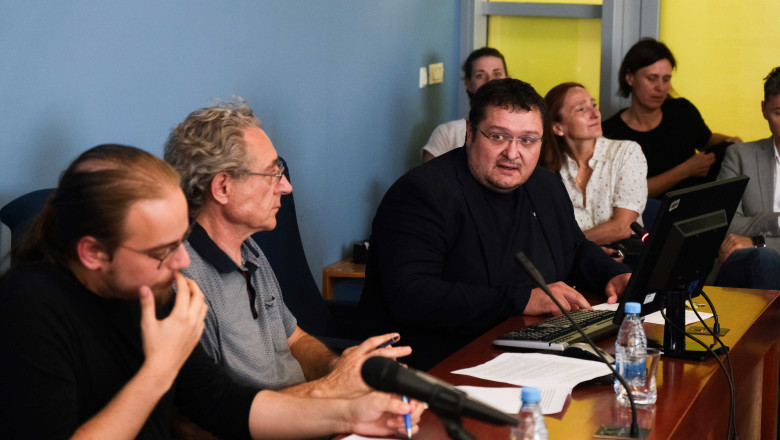 Od desne proti levi: prodekan Filozofske fakultete prof. dr. Matej Hriberšek, Branimir Štrukelj (SVIZ) in prodekan študent Filozofske fakultete Andraž Fink (foto: Janez Zalaznik)